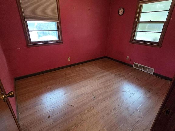5th image of 2505 Mann Ave
