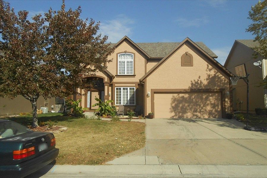 1st image of 200 NE Hidden Meadow Ln