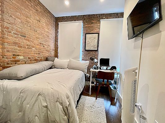 4th image of 156 W 20th St APT 5A