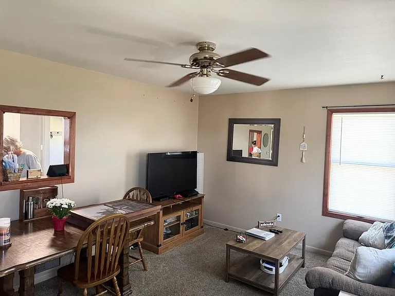 802 E E St #G — Photo 3