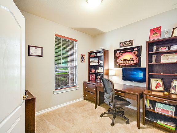 4th image of 412 Island Oak Dr