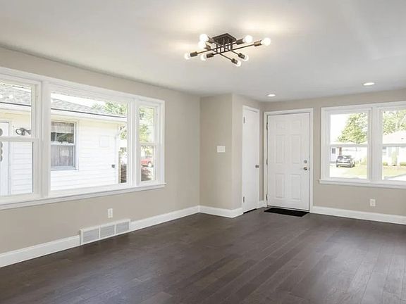 2nd image of 1055 Parker Blvd