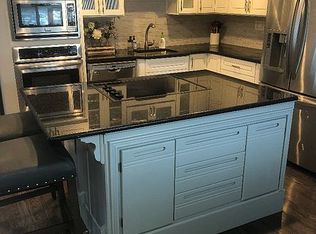 1 Dietz Ct, Hyde Park, MA 02136