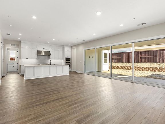 2nd image of 3602 Clubhouse Pkwy