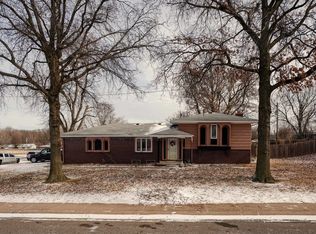 901 E Crestway Ave, Derby, KS 67037