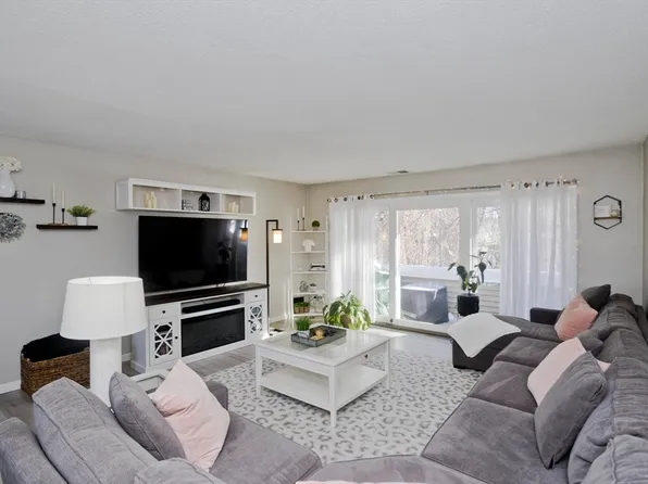 135 Nassau Dr Unit 135, Springfield, MA 01129