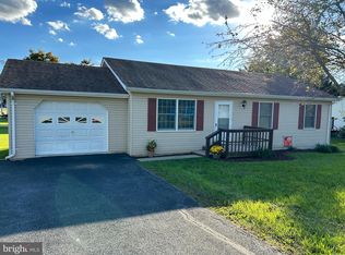 60 Putnam Dr, Inwood, WV 25428