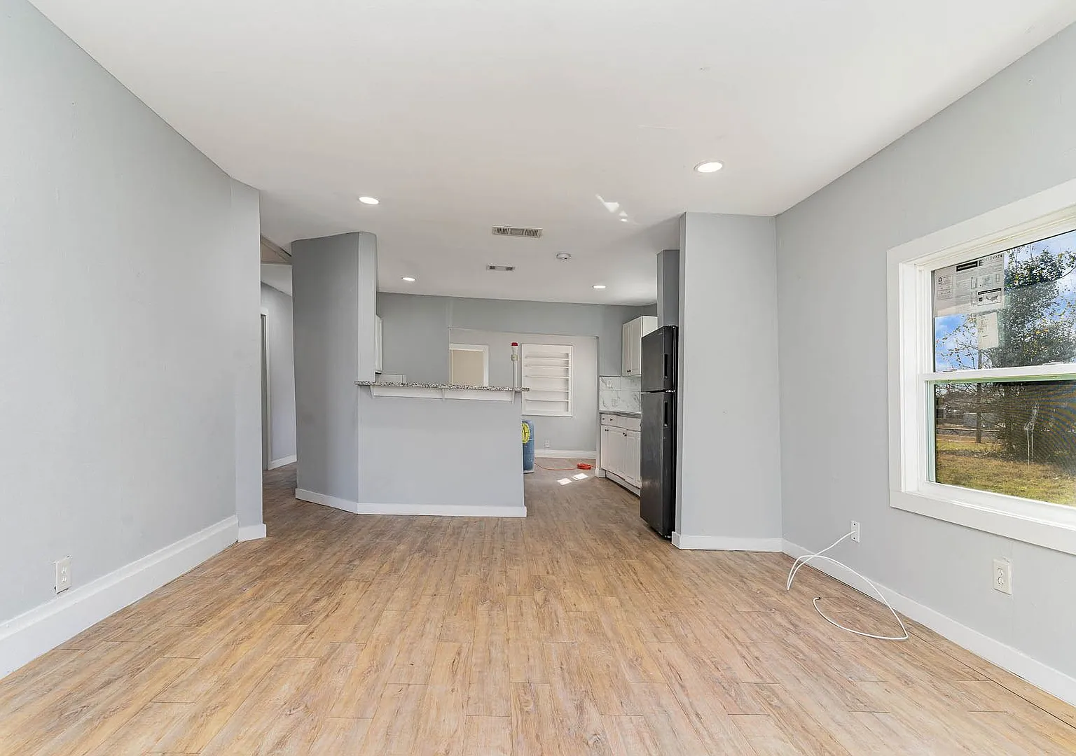 Spacious 4-Bedroom Home in Prime Dallas Location Near Transit, Schools & Downtown Access — Photo 4