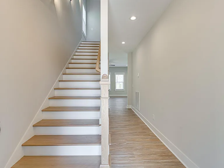 301 Candle Light Dr — Photo 4