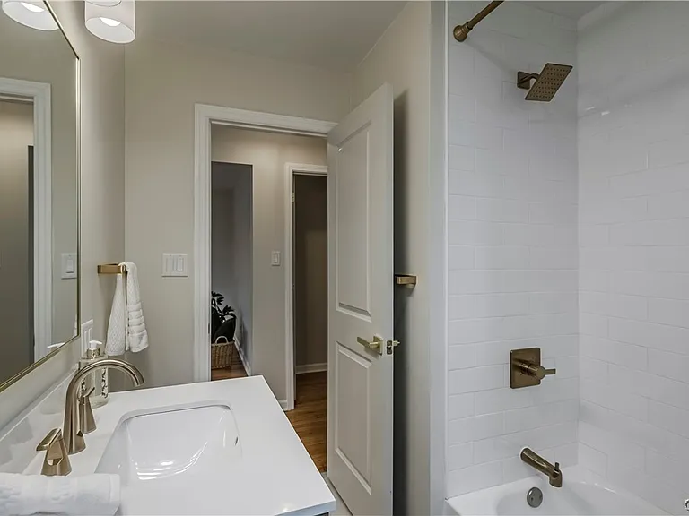 8 Terrace Hill Dr — Photo 27