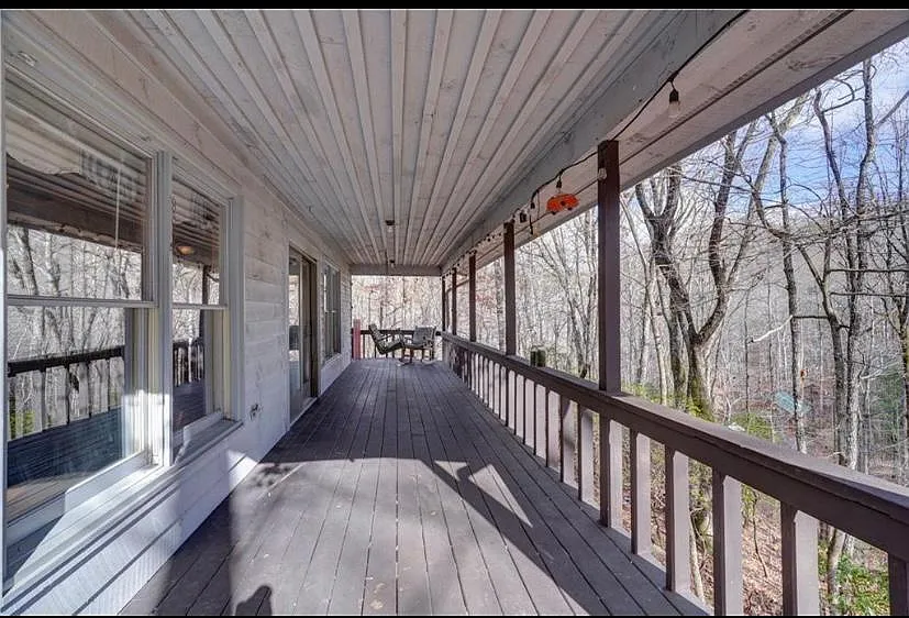 414 Spring Cove Rd — Photo 3