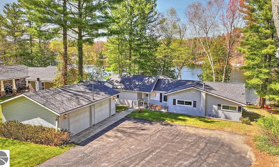 1st image of 329 Birchwood Ln