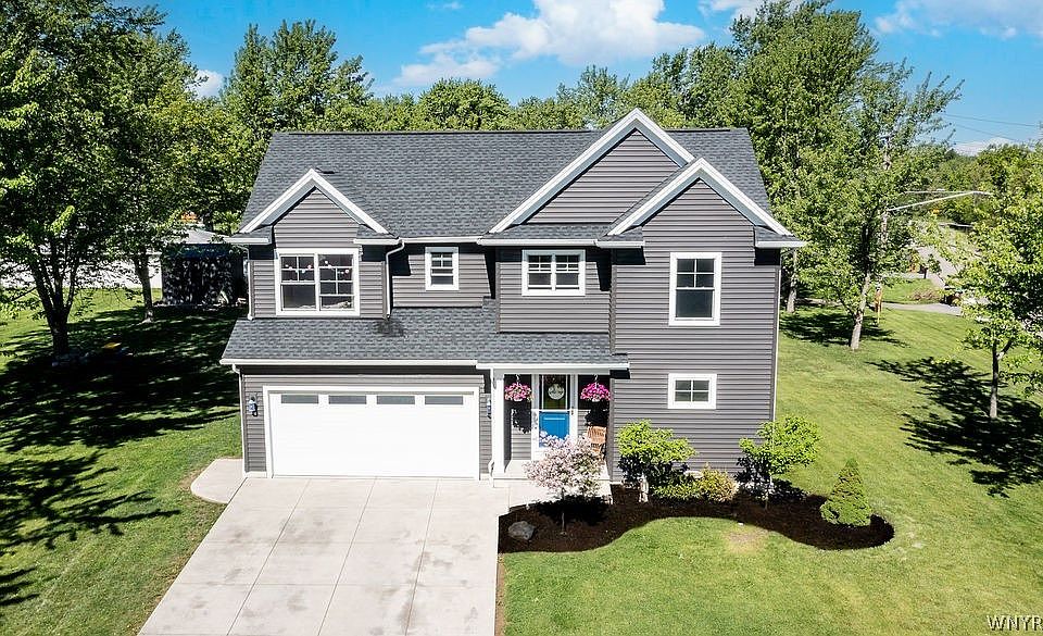 1st image of 35 Lakewood Dr
