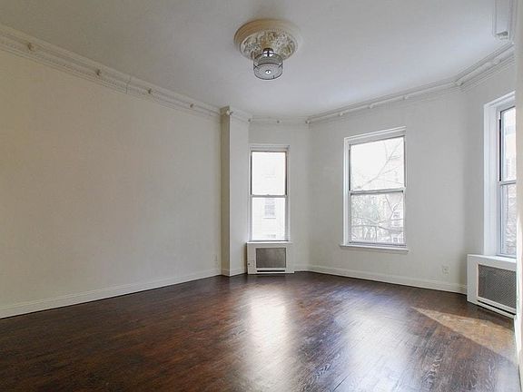5th image of 313 W 91st St #200