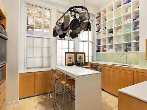 829 Park Avenue image 3 of 12