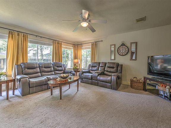 3rd image of 18406 Hollow Oaks Cir