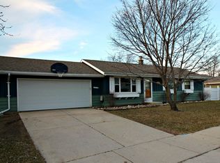 1312 Roosevelt Dr S, West Bend, WI 53090