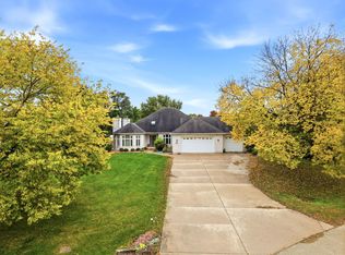 365 E Pine Meadow Ct, Morris, IL 60450