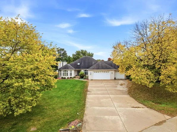 365 E Pine Meadow Ct, Morris, IL 60450