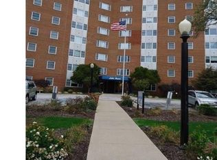 11850 Edgewater Dr APT 801, Lakewood, OH 44107