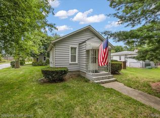 1124 Holbrook Ave, Waterford, MI 48328