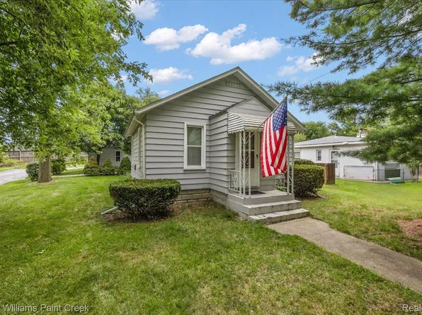 1124 Holbrook Ave, Waterford, MI 48328