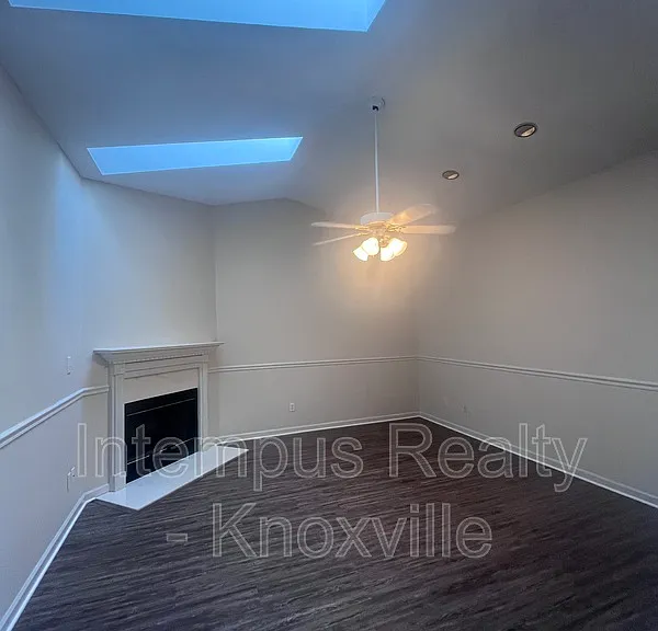 813 Villaview Way — Photo 4