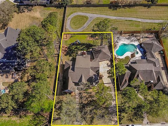 Notice the walking trail behind the home which can be accessed by a gate in the back yard! The walking trail leads to the neighborhood park that is within walking distance.
