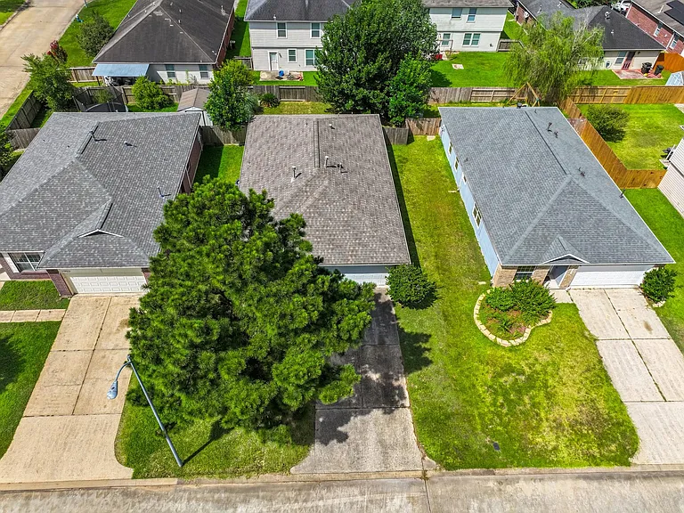 21907 Willow Shade Ln — Photo 22