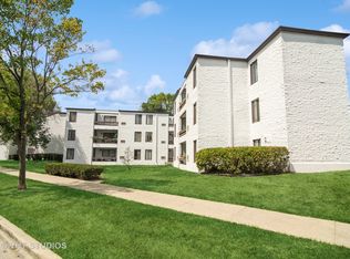 310 W Miner St APT 2B, Arlington Heights, IL 60005