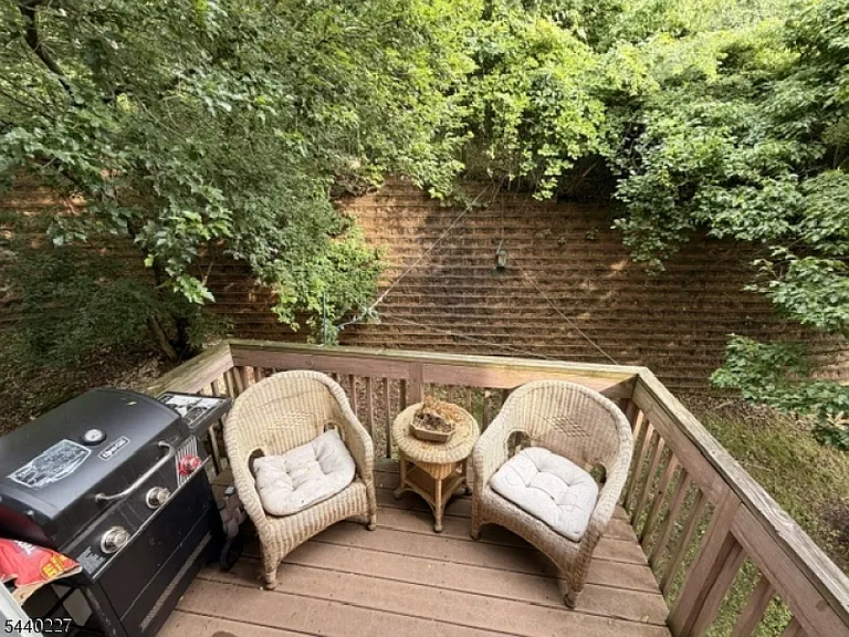 310 Winding Hill Dr — Photo 16