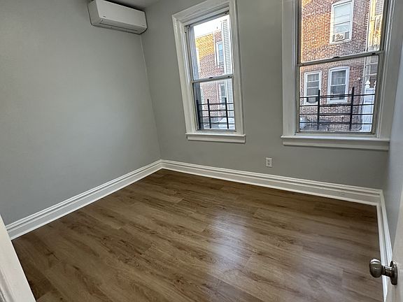 3rd image of 7 Newark Bay Ct APT 3