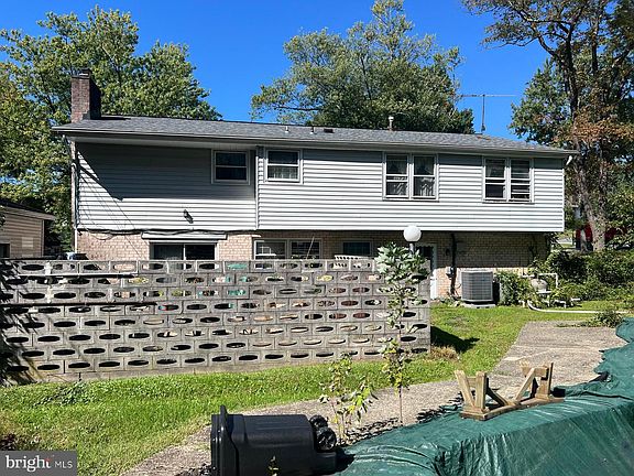 3rd image of 2505 Jonathan Rd