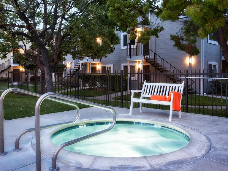 Cypress Pointe Apartments — Photo 9