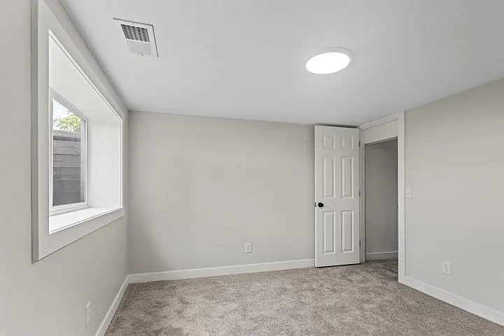 3276 Lombard St SW — Photo 19