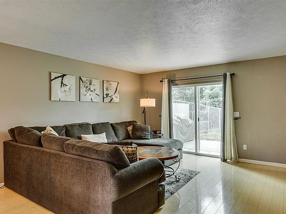 3rd image of 2112 E Lacrosse Ave