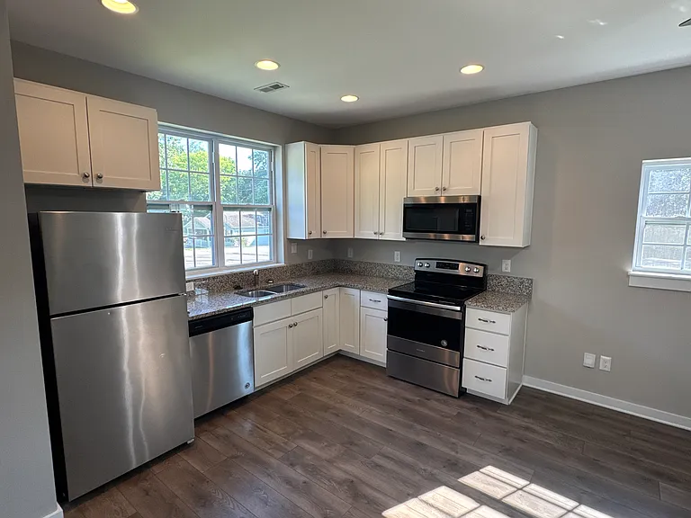 4100 Apex Dr — Photo 2