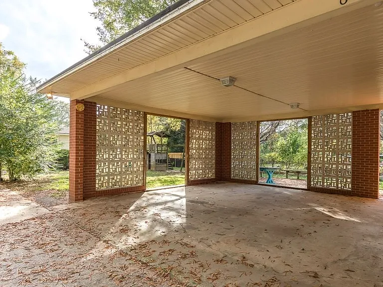 601 Berkshire Dr — Photo 9