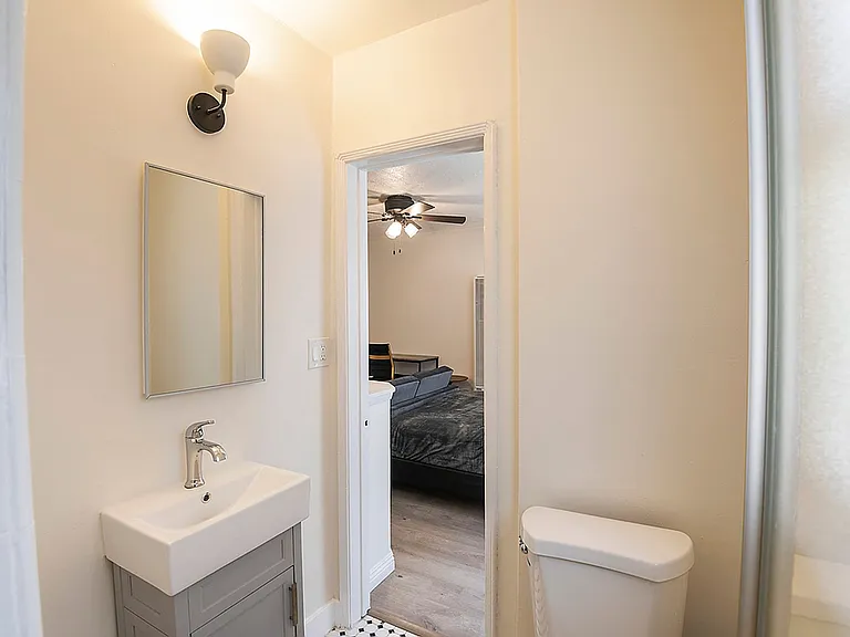 Crenshaw Park Apartments — Photo 14