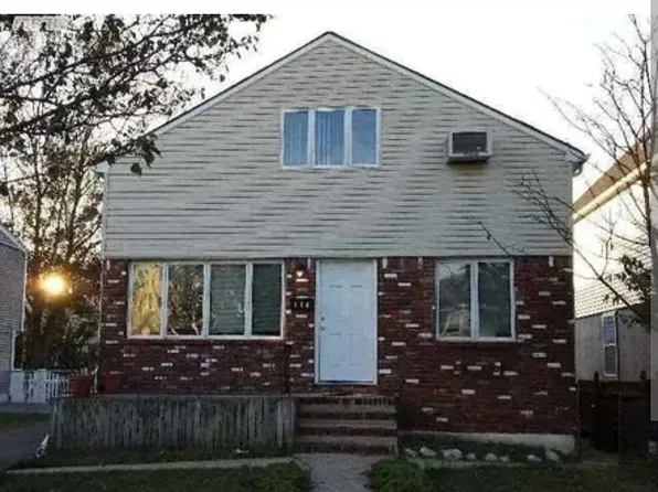 170 Quebec Rd, Island Park, NY 11558