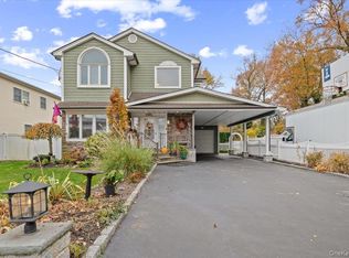 1650 Bridge St, Merrick, NY 11566