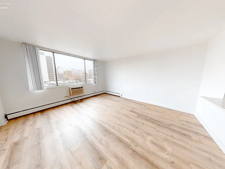 2424 N.Clark — Photo 16