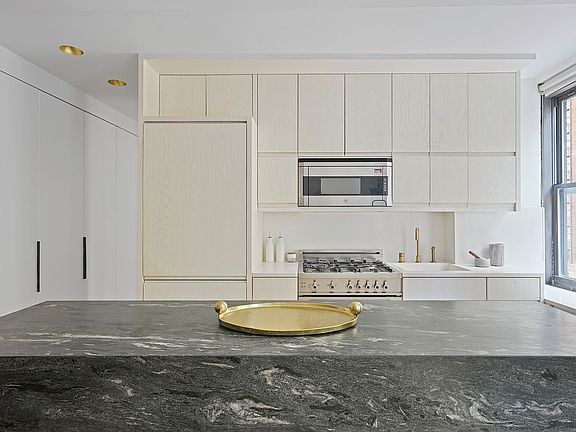 4th image of 162 W 56th St APT 606