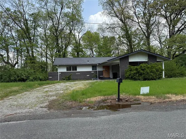 330 Hillwood Dr, Belleville, IL 62223