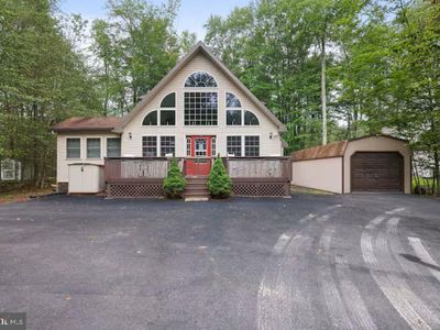7118 Winnebago Dr, Pocono Lake, PA, 18347