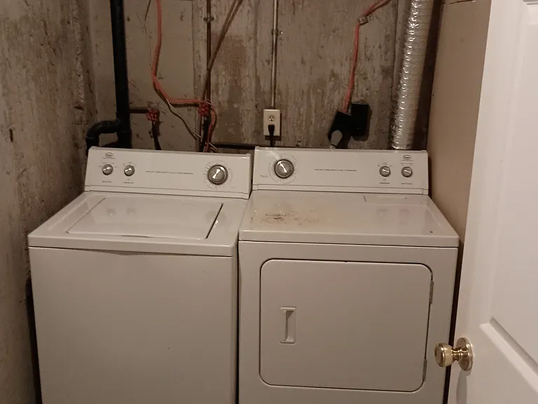 washer & dryer included