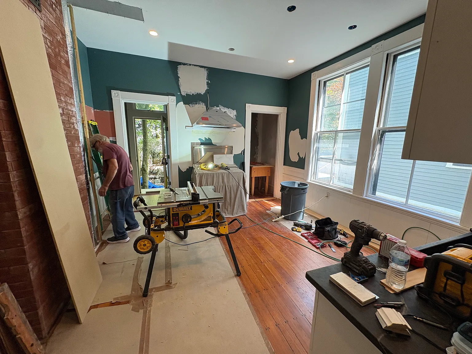 5 bed, 3.5 bath, 2507 sqft, $10,000 — Photo 2