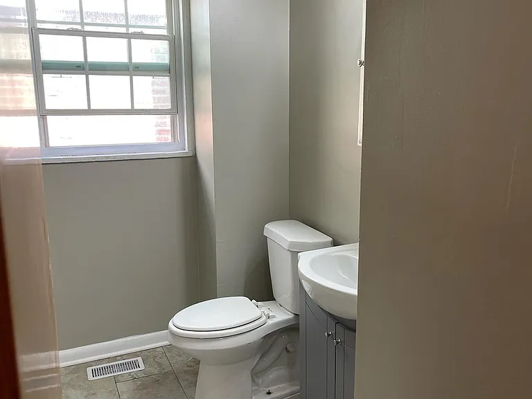 7916 S Saint Louis Ave — Photo 6