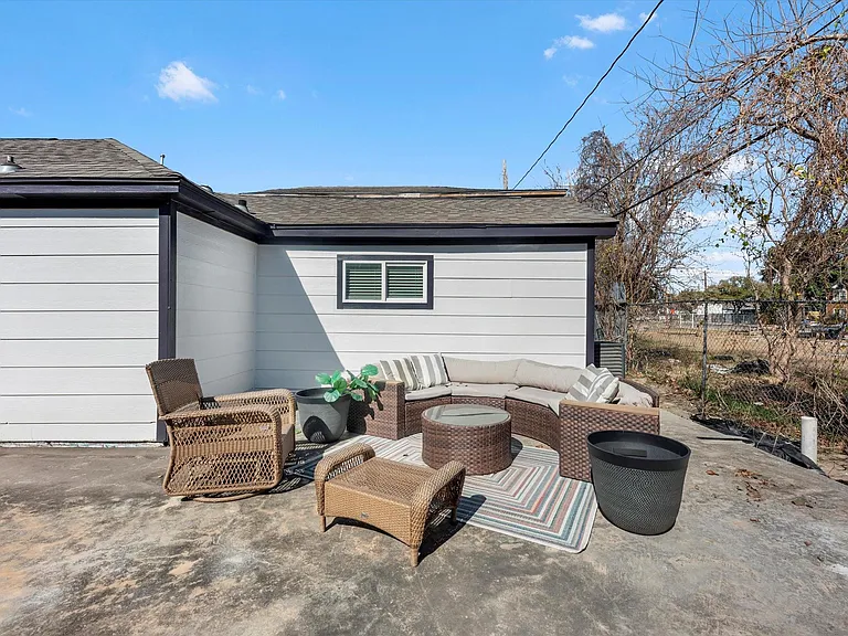 2505 Truxillo St — Photo 16