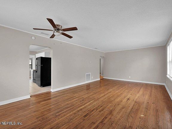 4th image of 4633 PALMER Avenue